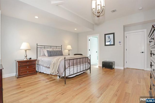414 Lawton Avenue, Cliffside Park, NJ 07010