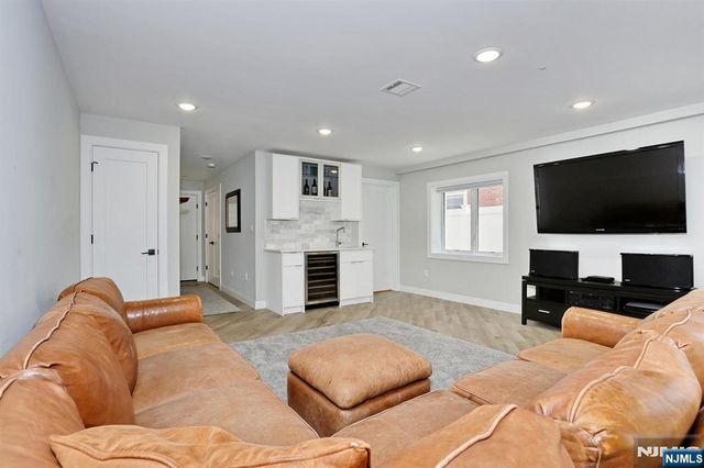 414 Lawton Avenue, Cliffside Park, NJ 07010