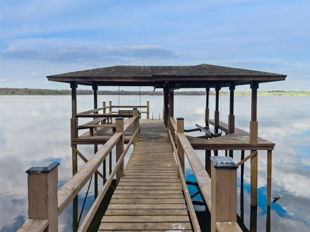 Image 1 of property listing at 422 SANDRINGHAM COURT, Winter Springs, FL 32708