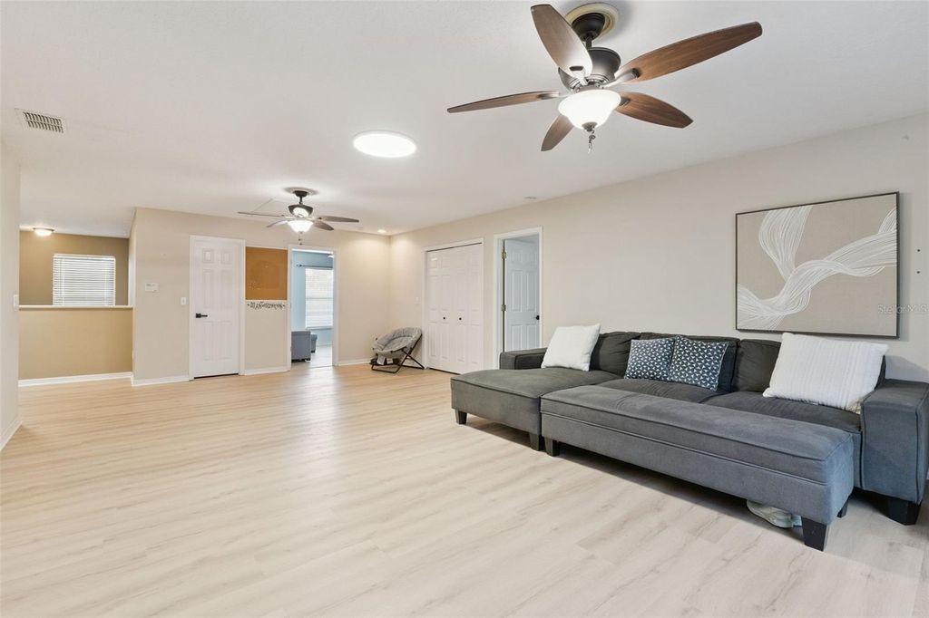 Image 16 of property listing at 422 SANDRINGHAM COURT, Winter Springs, FL 32708