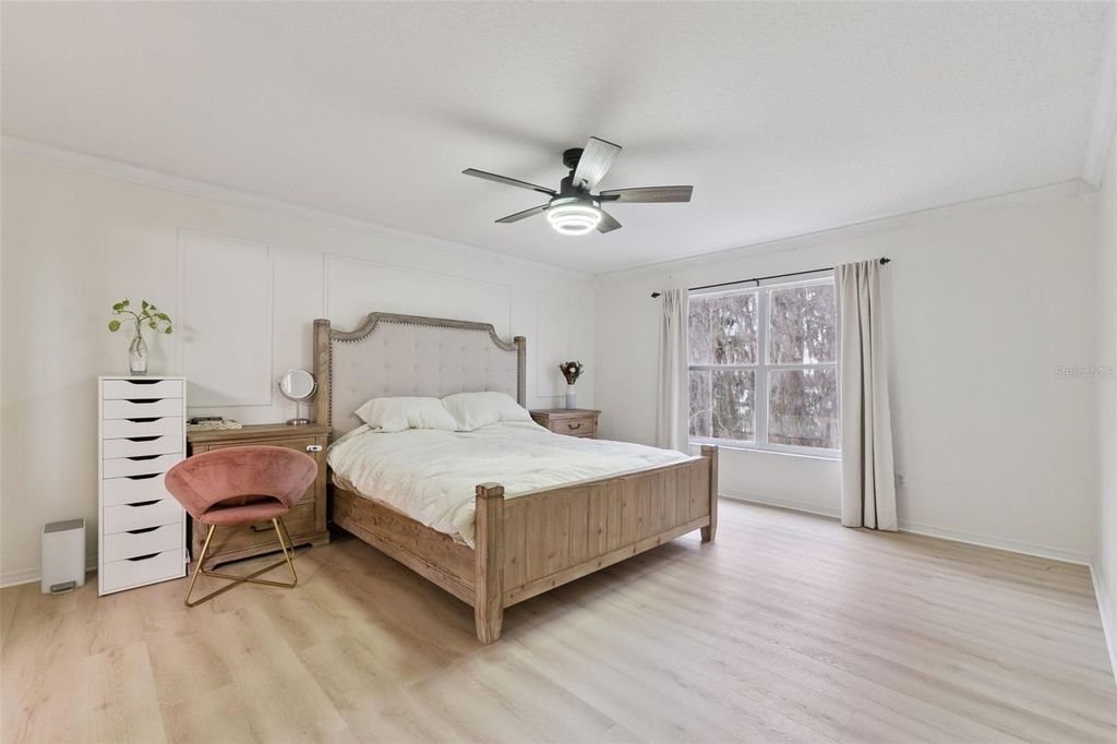 Image 19 of property listing at 422 SANDRINGHAM COURT, Winter Springs, FL 32708