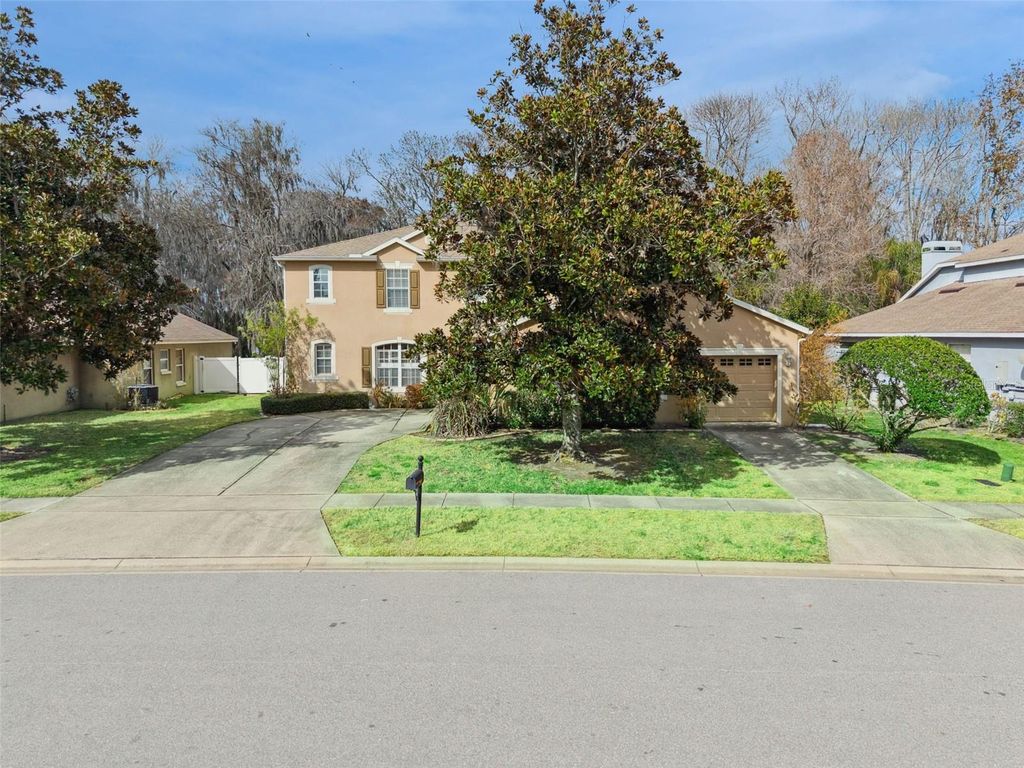 Image 3 of property listing at 422 SANDRINGHAM COURT, Winter Springs, FL 32708