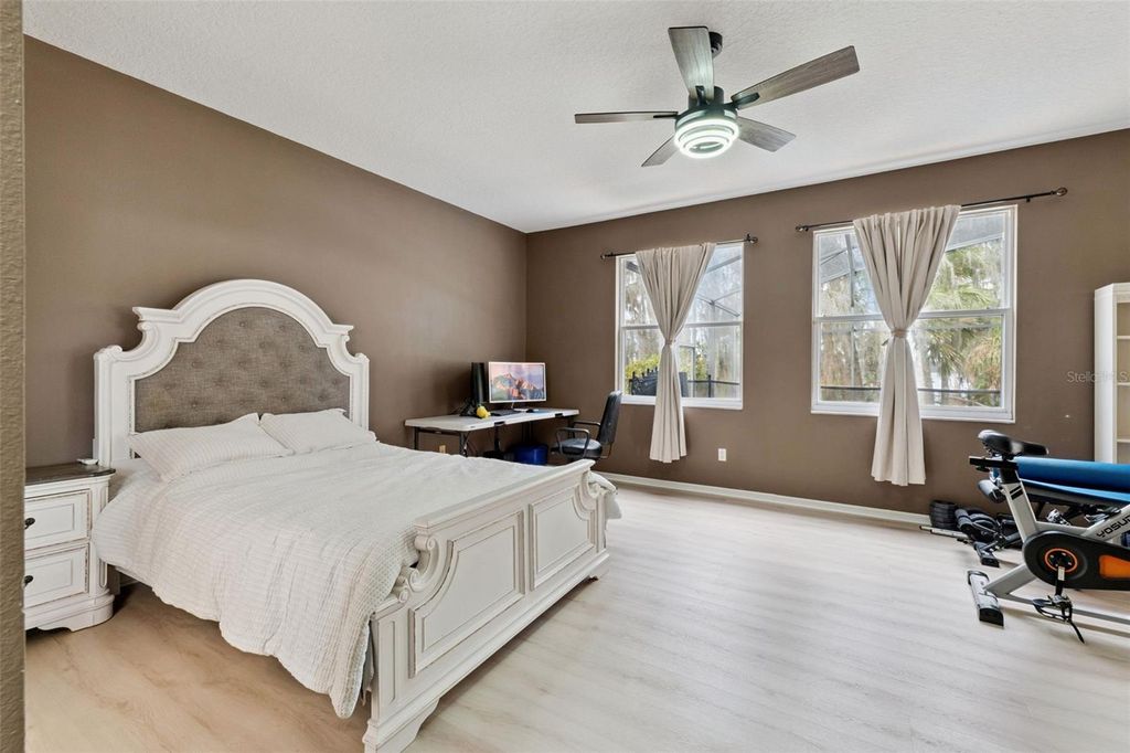 Image 21 of property listing at 422 SANDRINGHAM COURT, Winter Springs, FL 32708