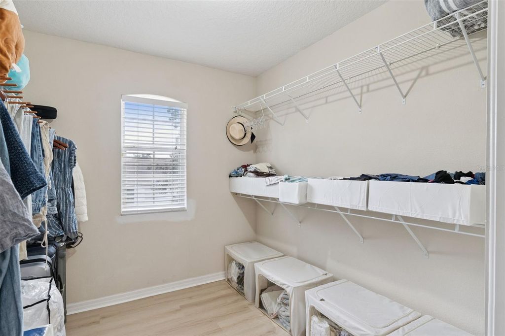 Image 32 of property listing at 422 SANDRINGHAM COURT, Winter Springs, FL 32708