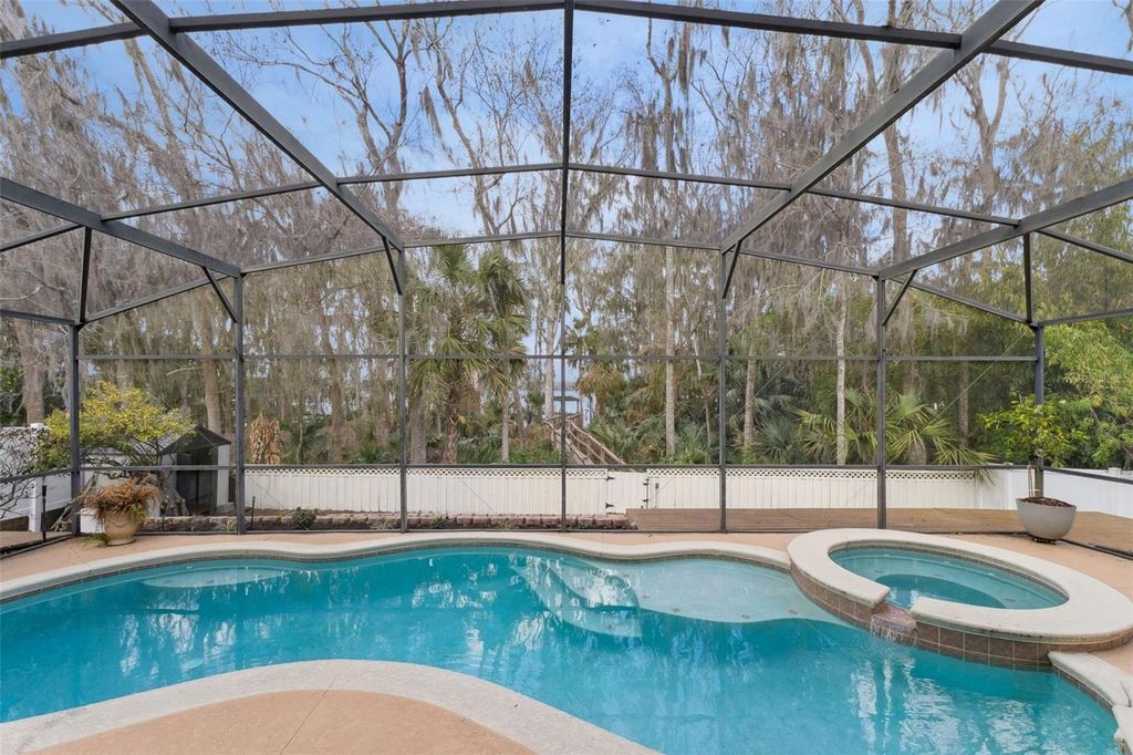 Image 38 of property listing at 422 SANDRINGHAM COURT, Winter Springs, FL 32708