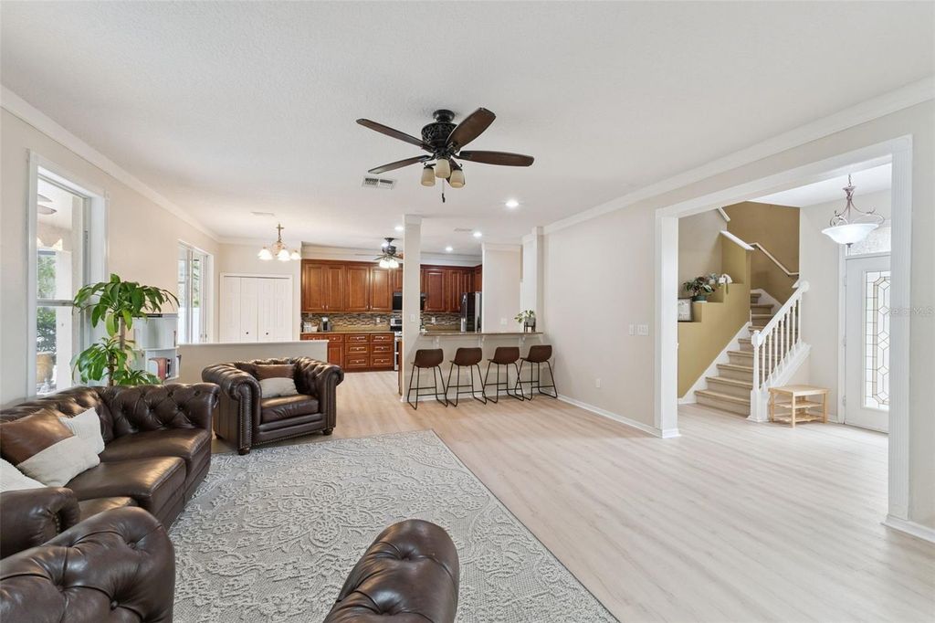 Image 5 of property listing at 422 SANDRINGHAM COURT, Winter Springs, FL 32708