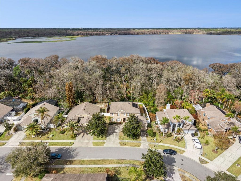 Image 48 of property listing at 422 SANDRINGHAM COURT, Winter Springs, FL 32708