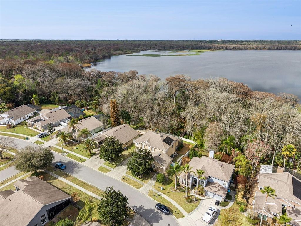 Image 50 of property listing at 422 SANDRINGHAM COURT, Winter Springs, FL 32708