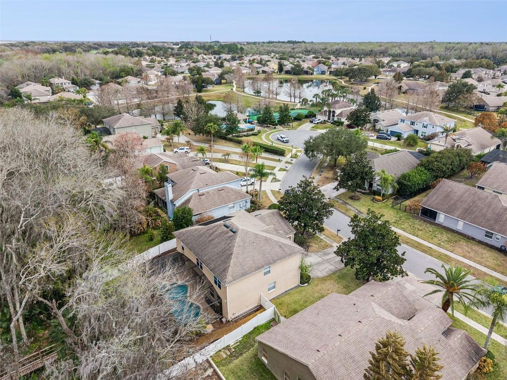 Image 54 of property listing at 422 SANDRINGHAM COURT, Winter Springs, FL 32708