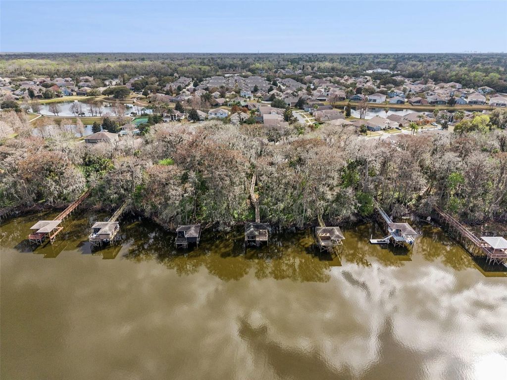 Image 57 of property listing at 422 SANDRINGHAM COURT, Winter Springs, FL 32708