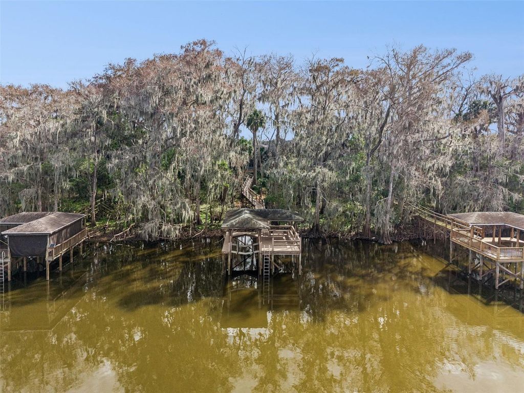 Image 59 of property listing at 422 SANDRINGHAM COURT, Winter Springs, FL 32708