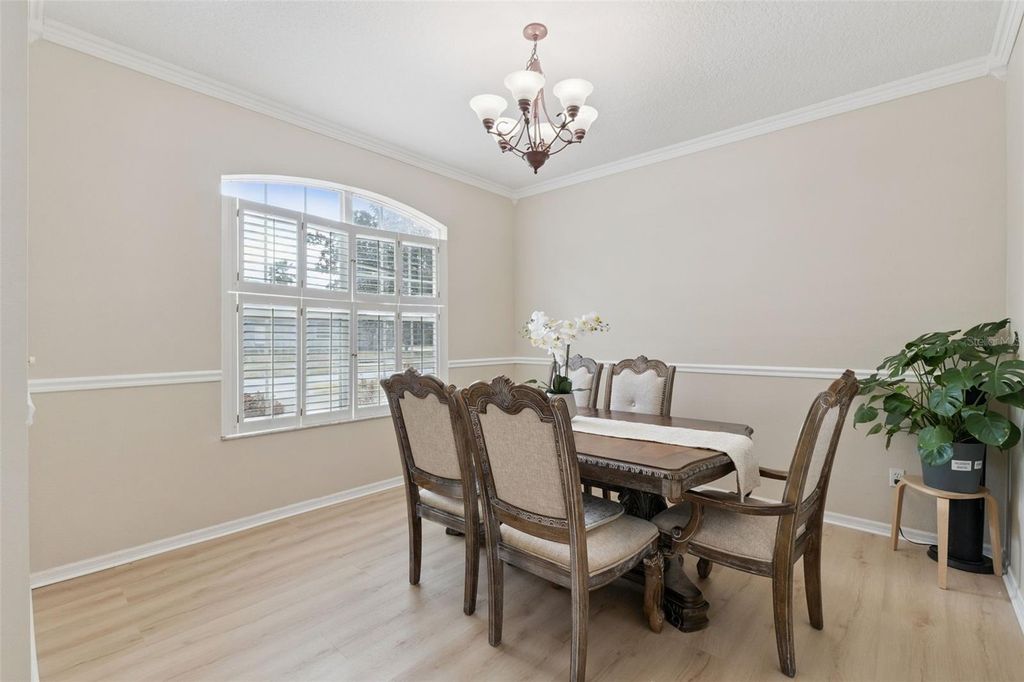 Image 7 of property listing at 422 SANDRINGHAM COURT, Winter Springs, FL 32708