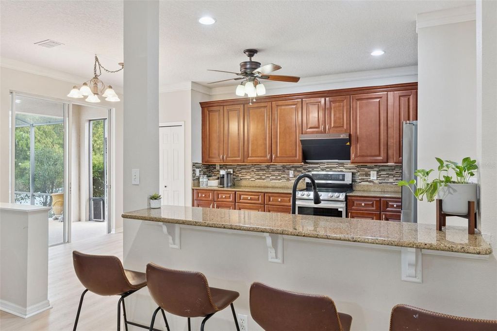 Image 8 of property listing at 422 SANDRINGHAM COURT, Winter Springs, FL 32708