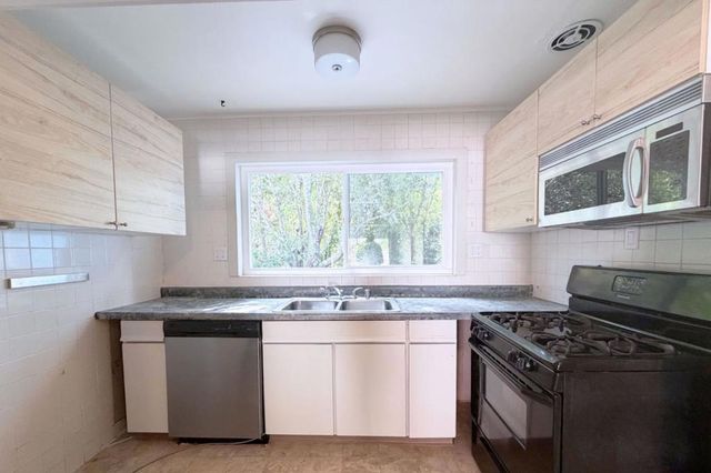 652 Rockaway Beach Avenue, Pacifica, CA 94044