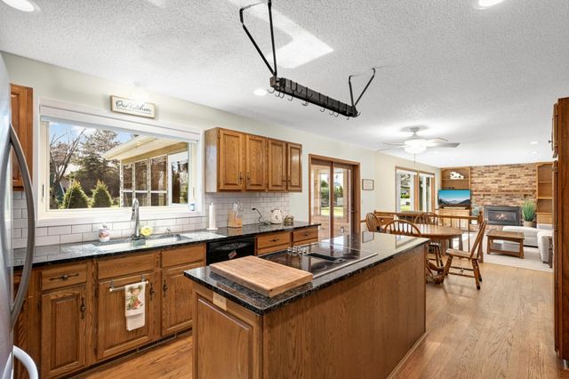 13004 Highpoint Curve, Burnsville, MN 55337