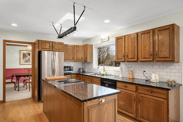 13004 Highpoint Curve, Burnsville, MN 55337