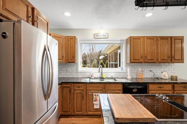 13004 Highpoint Curve, Burnsville, MN 55337