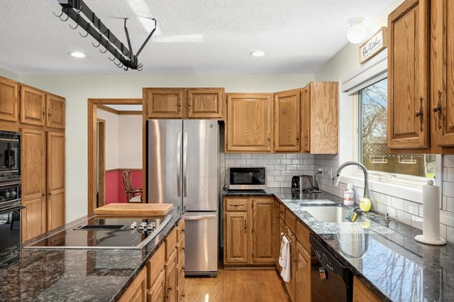 13004 Highpoint Curve, Burnsville, MN 55337