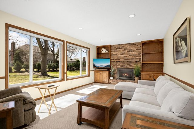 13004 Highpoint Curve, Burnsville, MN 55337