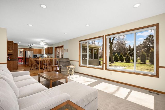 13004 Highpoint Curve, Burnsville, MN 55337