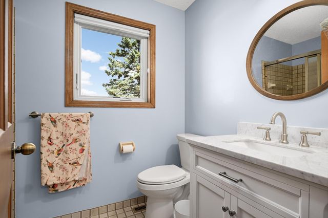 13004 Highpoint Curve, Burnsville, MN 55337