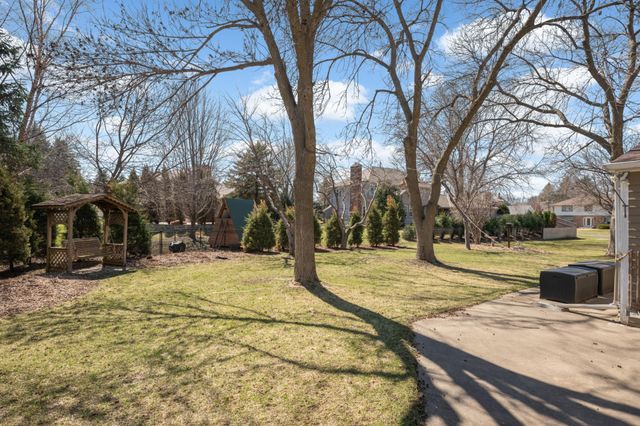 13004 Highpoint Curve, Burnsville, MN 55337