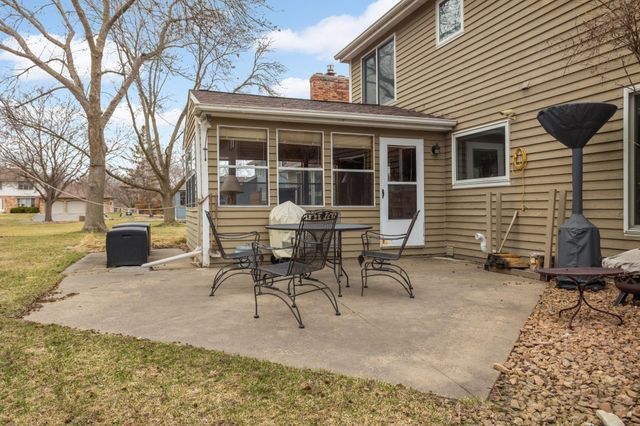 13004 Highpoint Curve, Burnsville, MN 55337