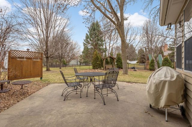 13004 Highpoint Curve, Burnsville, MN 55337