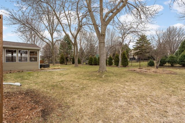 13004 Highpoint Curve, Burnsville, MN 55337