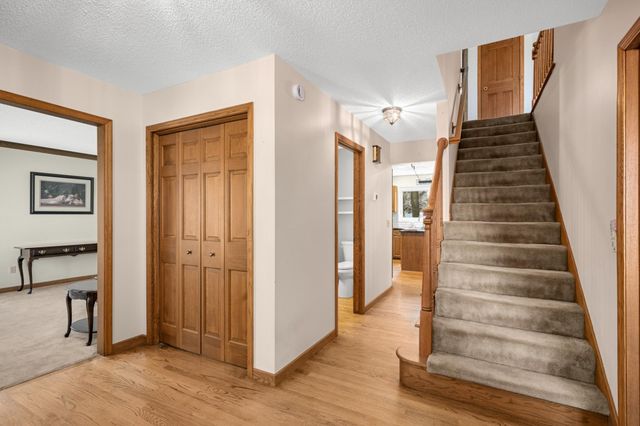 13004 Highpoint Curve, Burnsville, MN 55337