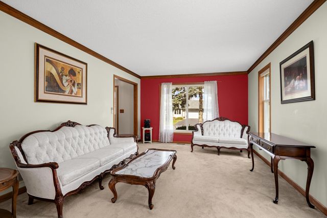 13004 Highpoint Curve, Burnsville, MN 55337