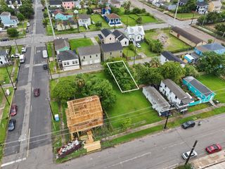 3909 Winnie Rear Street, Galveston, TX 77550