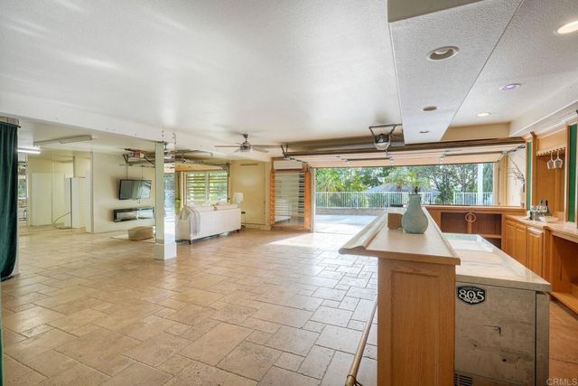 2039 E Mission Road, Fallbrook, CA 92028