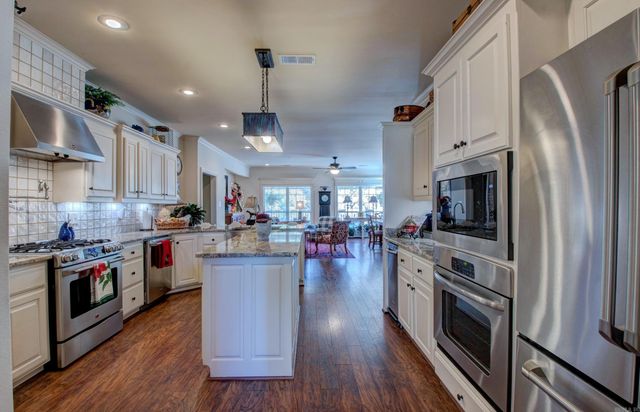 125 Mohawk Dr, Maumelle, AR 72113