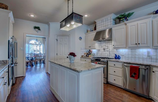 125 Mohawk Dr, Maumelle, AR 72113