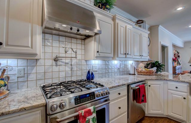 125 Mohawk Dr, Maumelle, AR 72113