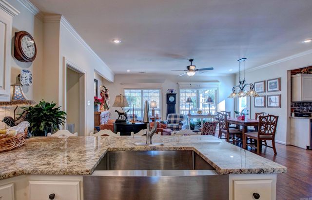 125 Mohawk Dr, Maumelle, AR 72113