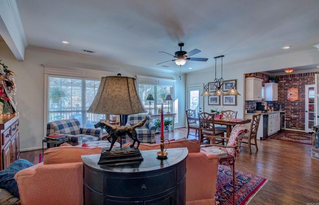 125 Mohawk Dr, Maumelle, AR 72113