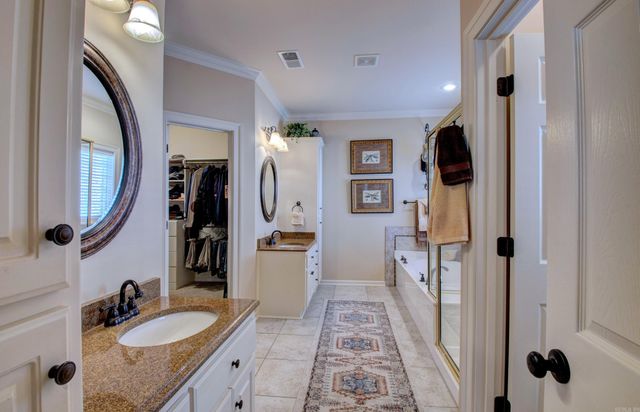 125 Mohawk Dr, Maumelle, AR 72113