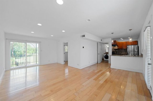 1313 E 52nd ST 105, Austin, TX 78723