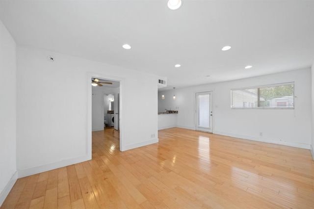 1313 E 52nd ST 105, Austin, TX 78723
