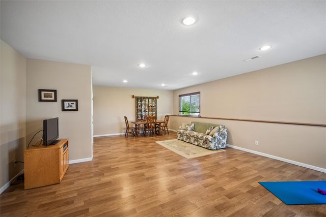 931 15th Avenue SE, Altoona, IA 50009