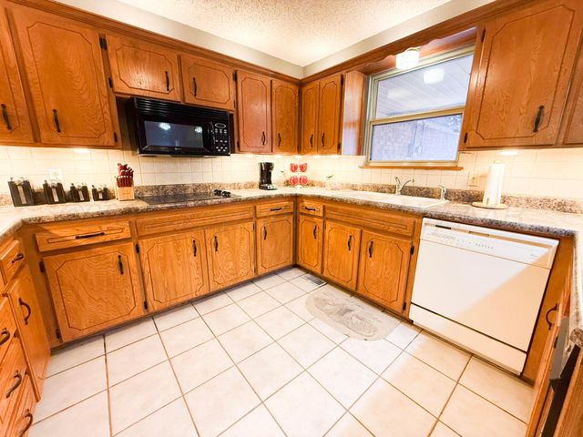 803 N 16th Street, Memphis, TX 79245