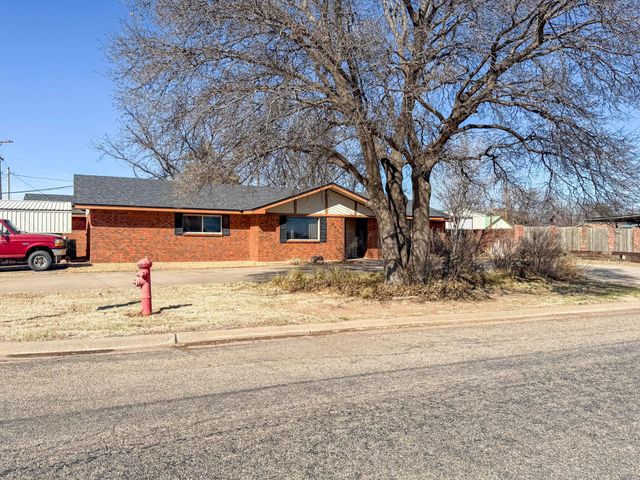 803 N 16th Street, Memphis, TX 79245