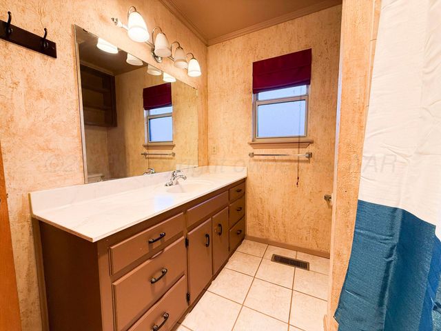 803 N 16th Street, Memphis, TX 79245