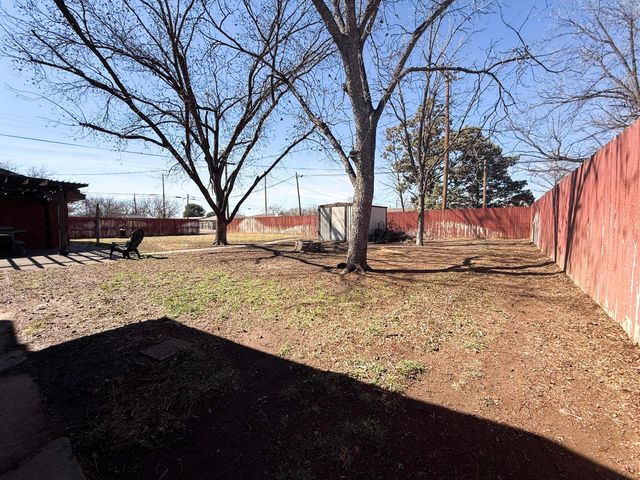 803 N 16th Street, Memphis, TX 79245