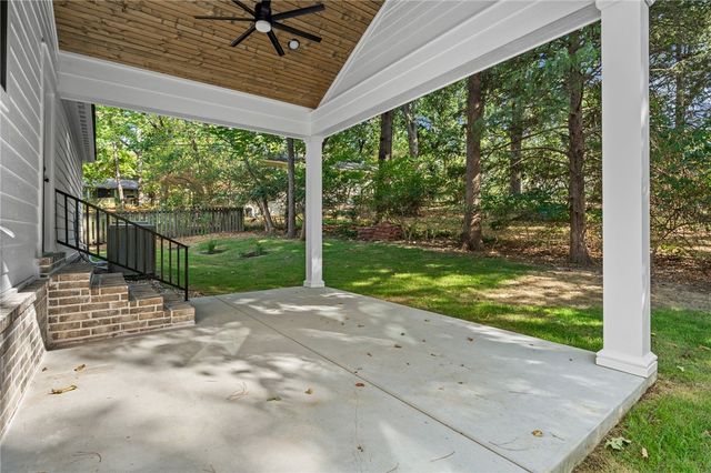 409 Patricia Lane, Fayetteville, AR 72703
