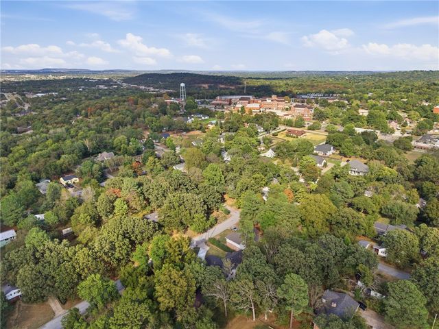 409 Patricia Lane, Fayetteville, AR 72703