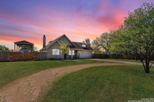 884 E Torrey, New Braunfels, TX 78130