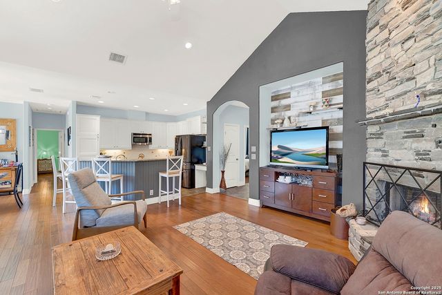 884 E Torrey, New Braunfels, TX 78130